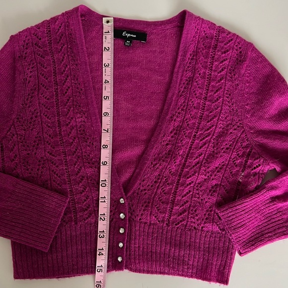 Express magenta color cropped cardigan size medium - Picture 4 of 6